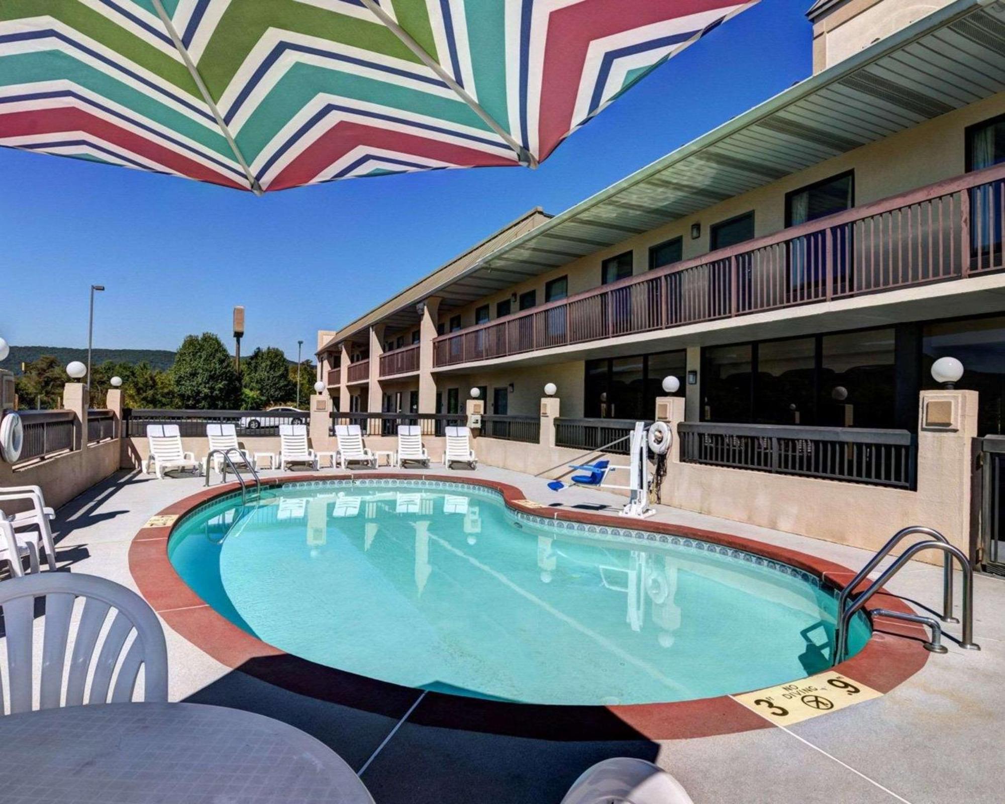 Quality Inn Troutville - Roanoke North Exterior foto