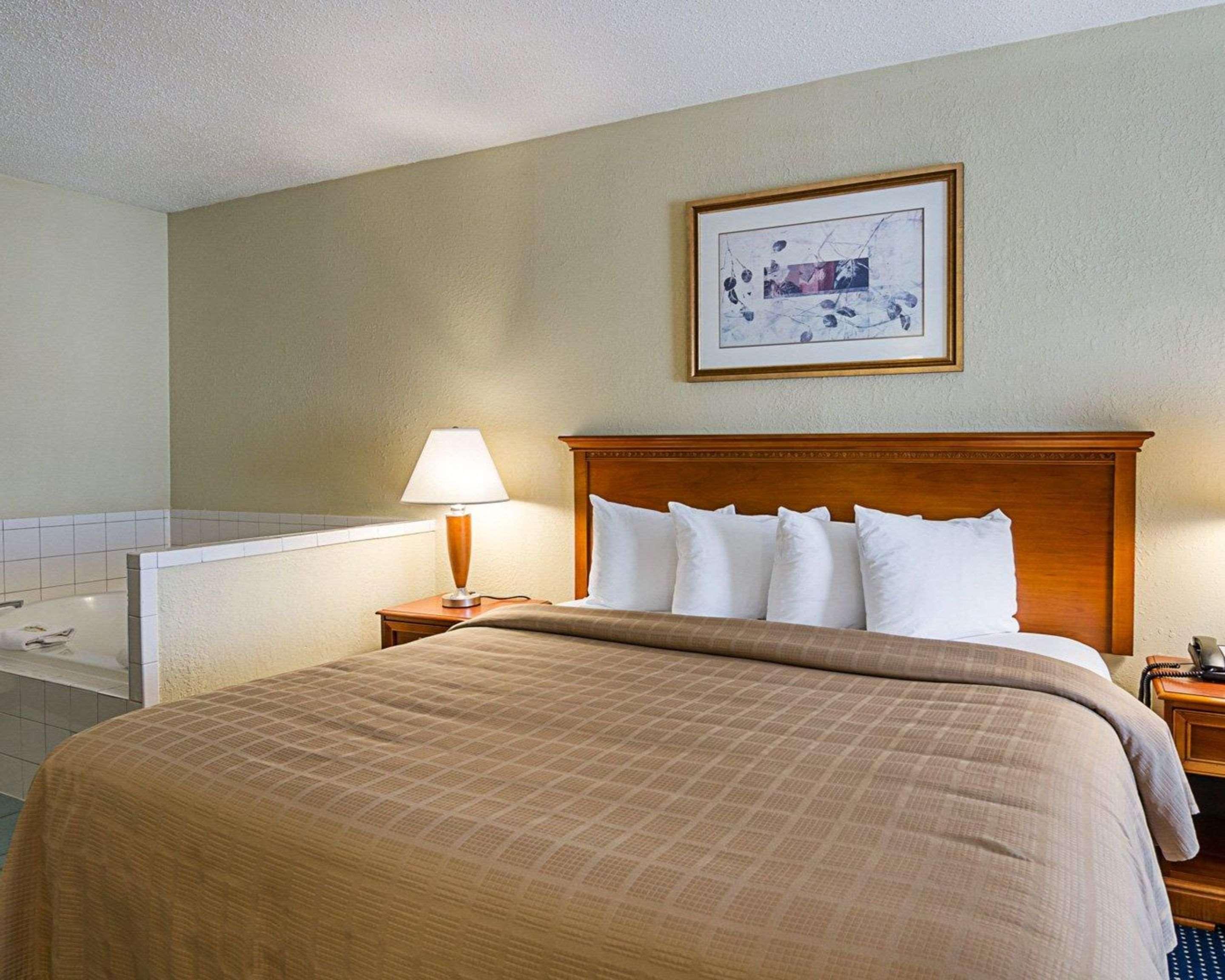 Quality Inn Troutville - Roanoke North Exterior foto