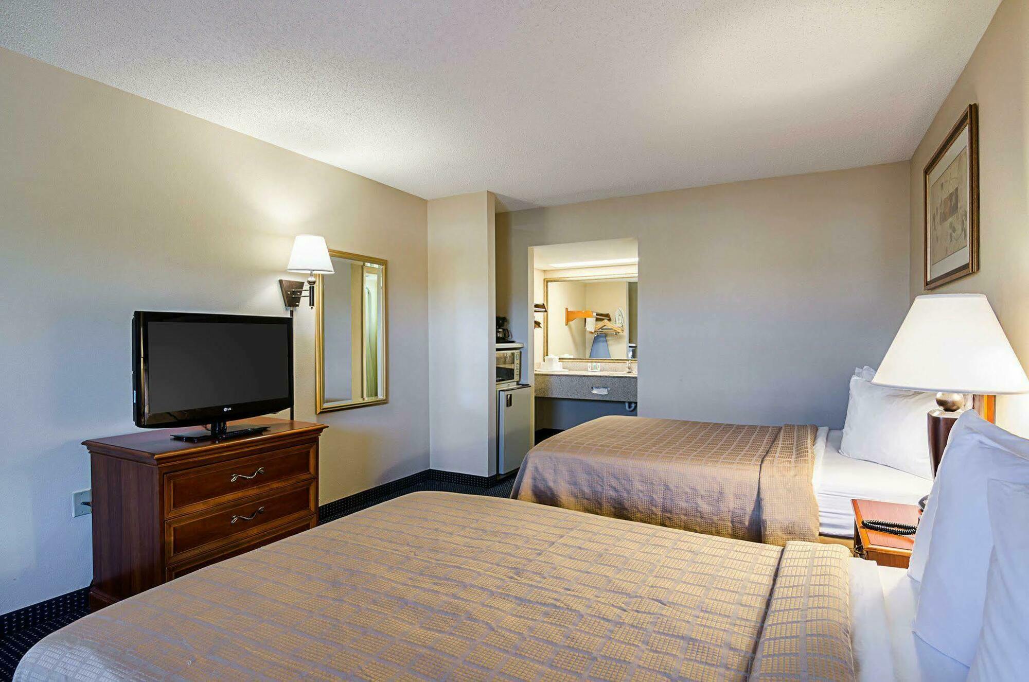 Quality Inn Troutville - Roanoke North Exterior foto